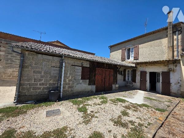 Maison de 108m² sur deux étages avec dépendance et jardin.