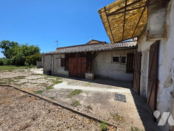 Maison de 108m² sur deux étages avec dépendance et jardin.
