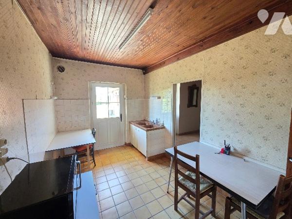 Maison de 108m² sur deux étages avec dépendance et jardin.