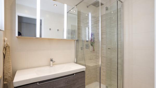 Appartement
         6 pièces
        - 180 m² Exclusivité 520 000 € *