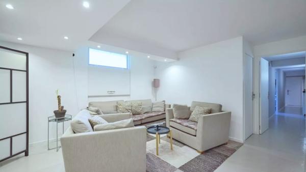 Appartement
         6 pièces
        - 180 m² Exclusivité 520 000 € *