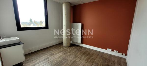 Bureaux fonctionnels au coeur du quartier administratif