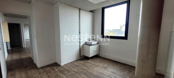 Bureaux fonctionnels au coeur du quartier administratif