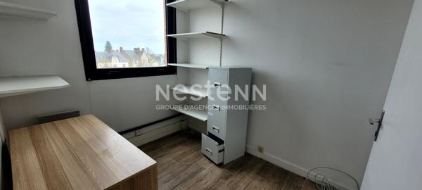 Bureaux fonctionnels au coeur du quartier administratif
