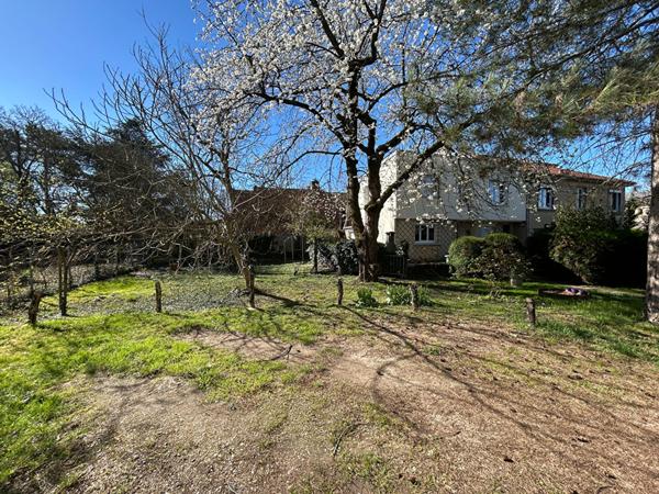 IMMEUBLE AU COEUR DES BLONDEAUX