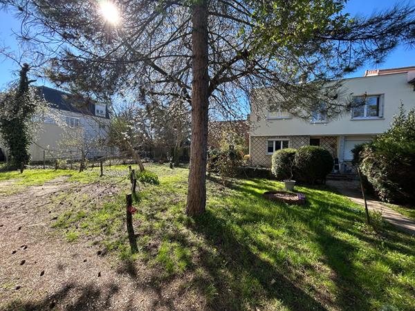 IMMEUBLE AU COEUR DES BLONDEAUX