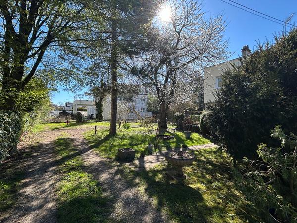 IMMEUBLE AU COEUR DES BLONDEAUX