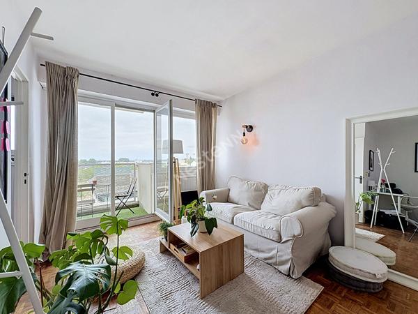 PLACE RABELAIS - STUDIO AVEC BALCON