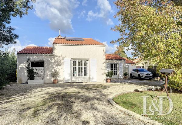 SAUJON : maison de 156 m² de  plain-pied + dépendances, 4 chambres avec piscine