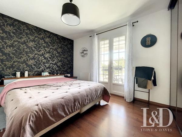 SAUJON : maison de 156 m² de  plain-pied + dépendances, 4 chambres avec piscine