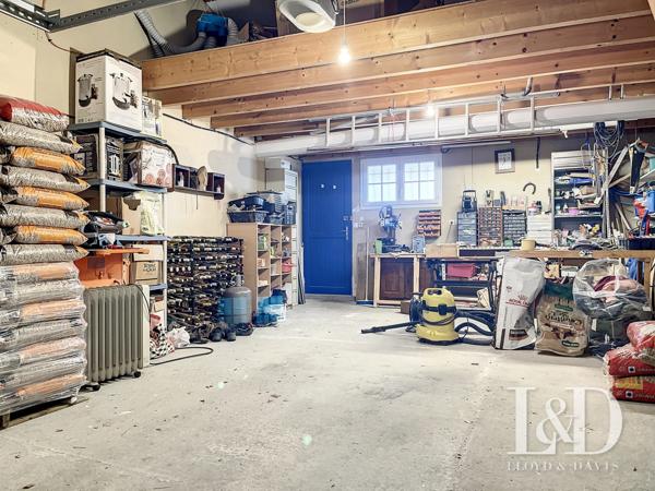 SAUJON : maison de 156 m² de  plain-pied + dépendances, 4 chambres avec piscine