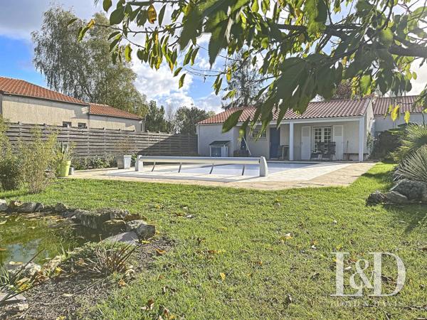 SAUJON : maison de 156 m² de  plain-pied + dépendances, 4 chambres avec piscine