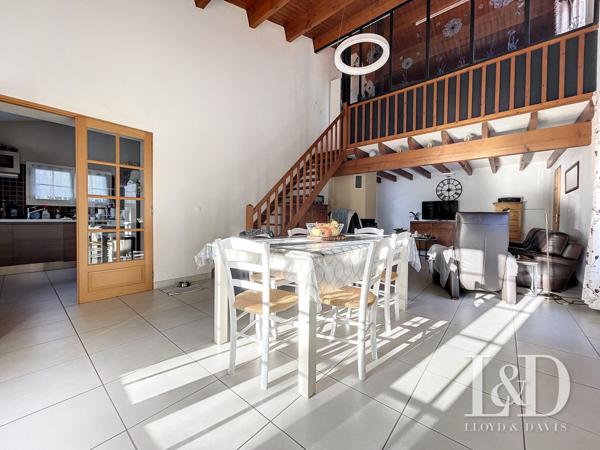 SAUJON : maison de 156 m² de  plain-pied + dépendances, 4 chambres avec piscine