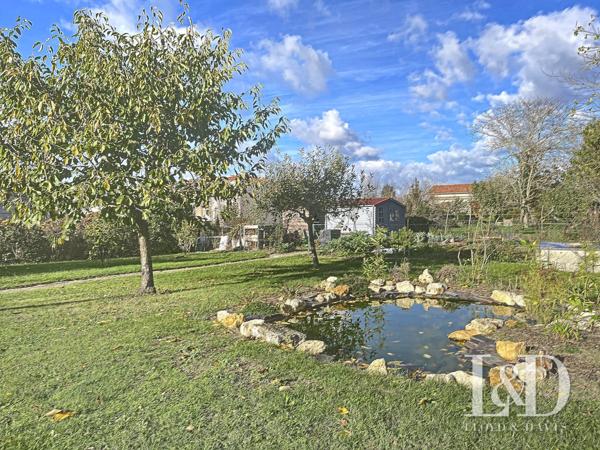 SAUJON : maison de 156 m² de  plain-pied + dépendances, 4 chambres avec piscine