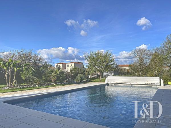 SAUJON : maison de 156 m² de  plain-pied + dépendances, 4 chambres avec piscine
