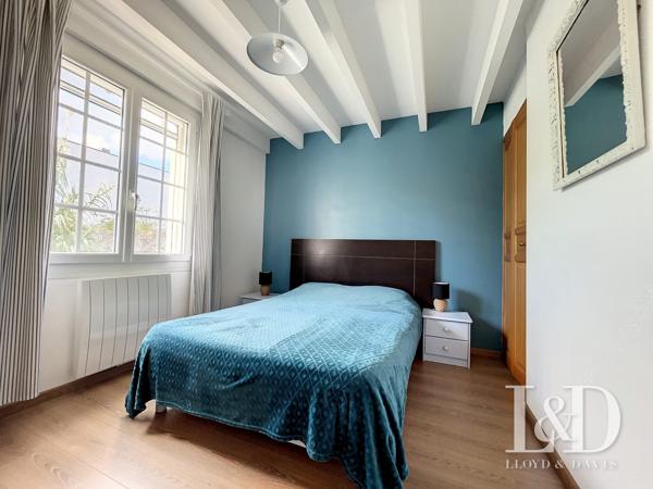 SAUJON : maison de 156 m² de  plain-pied + dépendances, 4 chambres avec piscine