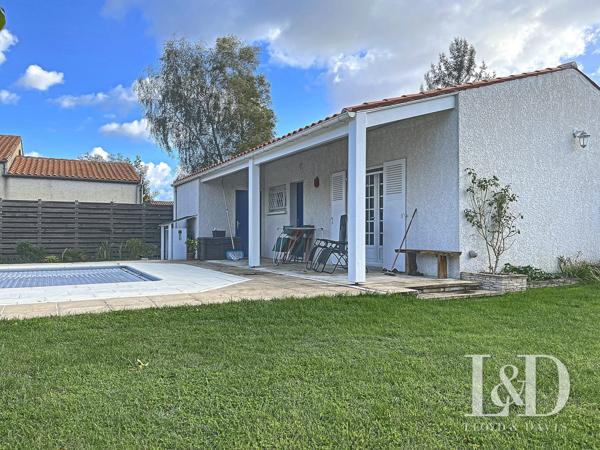 SAUJON : maison de 156 m² de  plain-pied + dépendances, 4 chambres avec piscine