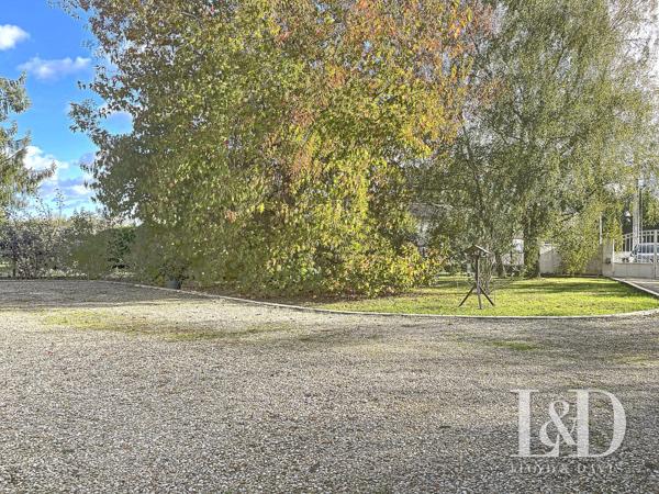 SAUJON : maison de 156 m² de  plain-pied + dépendances, 4 chambres avec piscine