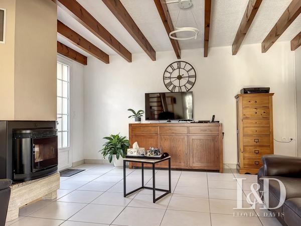 SAUJON : maison de 156 m² de  plain-pied + dépendances, 4 chambres avec piscine