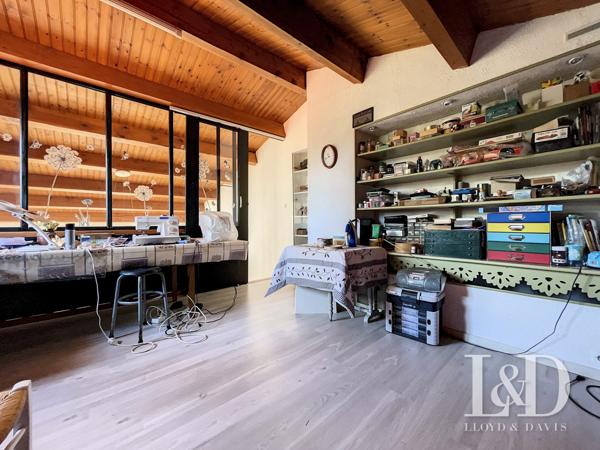 SAUJON : maison de 156 m² de  plain-pied + dépendances, 4 chambres avec piscine