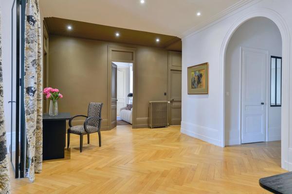 Lyon 6 - SAINT POTHIN - Appartement d'environ 222 m² - 4 chambres