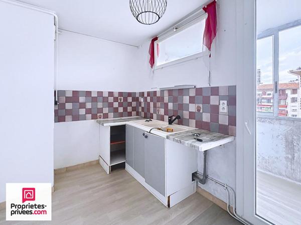 Salon De Provence Appartement T2 avec terrasse, loggia et cave