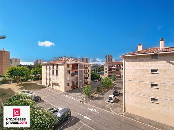 Salon De Provence Appartement T2 avec terrasse, loggia et cave