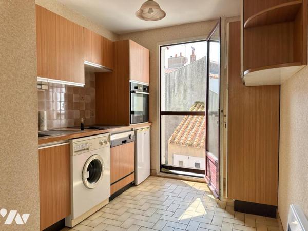 LES SABLES-D'OLONNE - Entre le port et la Grande Plage - Appartement T2 à rénover avec parking