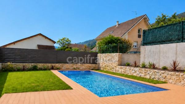 Maison de village T7 rénovée – 198 m² – Piscine – T3 indépendant – Crozet