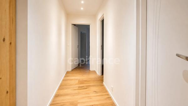 Maison de village T7 rénovée – 198 m² – Piscine – T3 indépendant – Crozet