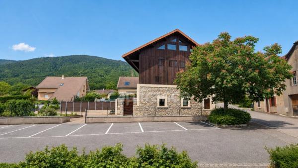 Maison de village T7 rénovée – 198 m² – Piscine – T3 indépendant – Crozet
