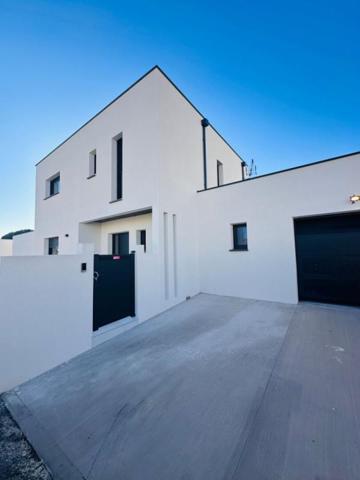 Villa Serignan 4 pièces 120 m2 proche des plages