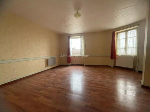 Vente Maison 12 pièces 220 m2 à Saint-Just-la-Pendue