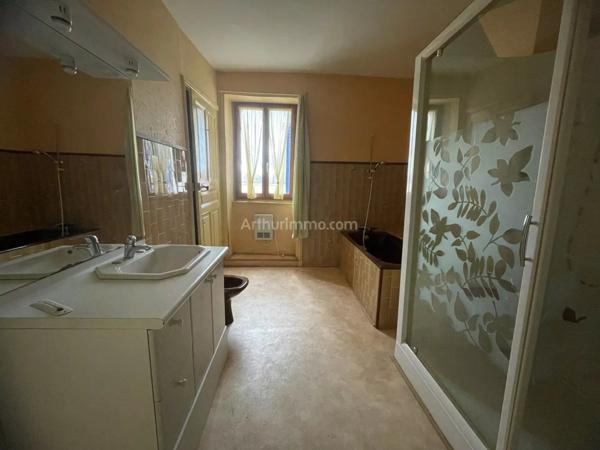 Vente Maison 12 pièces 220 m2 à Saint-Just-la-Pendue