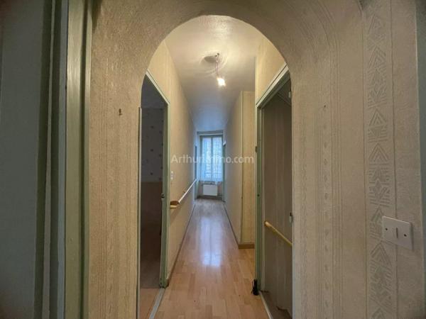 Vente Maison 12 pièces 220 m2 à Saint-Just-la-Pendue