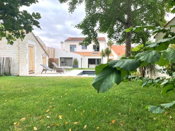 Vente Maison La rochelle 1 245 000 € HAI - 147 m2 - 4 Chambres - Réf. 668-TERREETMER17_668