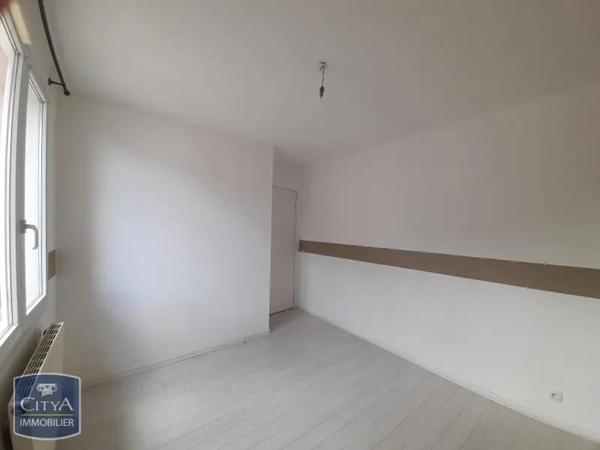 Appartement à louer 2 pièces 42.16m² Lucé (28110)
