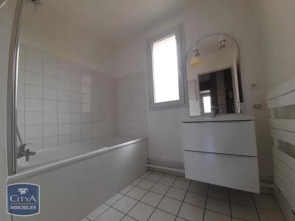 Appartement à louer 2 pièces 42.16m² Lucé (28110)