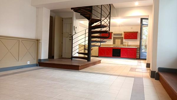 Carcassonne (11000) SUPERBE T4 EN DUPLEX DE 117M² AVEC JARDIN DE 108 M²