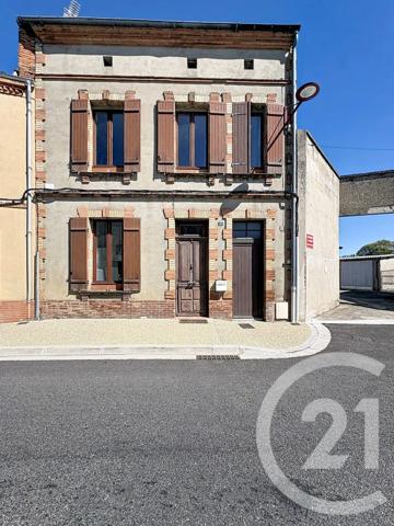Maison à vendre  6 pièces - 208 m 2   CASTELSARRASIN  - 82