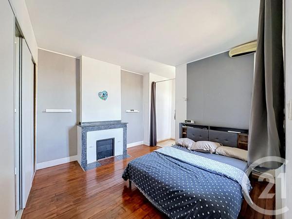 Maison à vendre  6 pièces - 208 m 2   CASTELSARRASIN  - 82