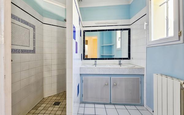 Maison à vendre    5 pièces •  Uzès