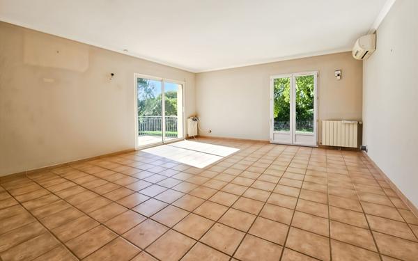 Maison à vendre    5 pièces •  Uzès