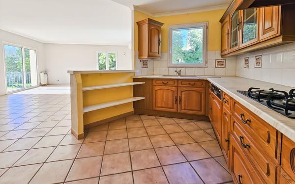 Maison à vendre    5 pièces •  Uzès