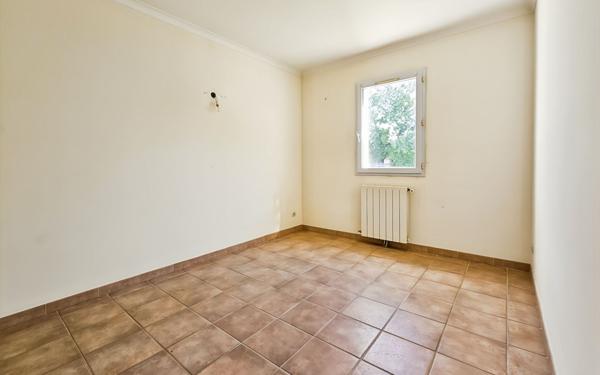 Maison à vendre    5 pièces •  Uzès