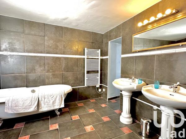 Demeure 15 pièces de 700 m² à Bourg-Saint-Andéol (07700)