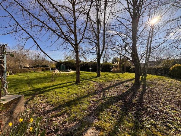 Maison de caractère 332 m² - Terrain 2 489 m² - Piscine - Dépendances - Proche Magny-Cours