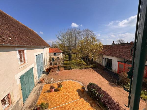 Maison de caractère 332 m² - Terrain 2 489 m² - Piscine - Dépendances - Proche Magny-Cours