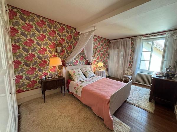 Maison de caractère 332 m² - Terrain 2 489 m² - Piscine - Dépendances - Proche Magny-Cours