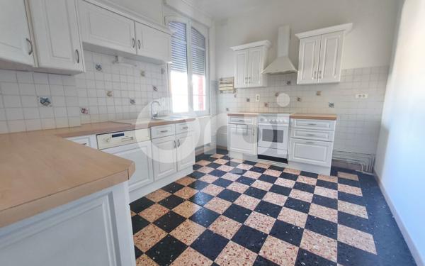 Appartement à vendre    3 pièces • 81 m2 Compiègne